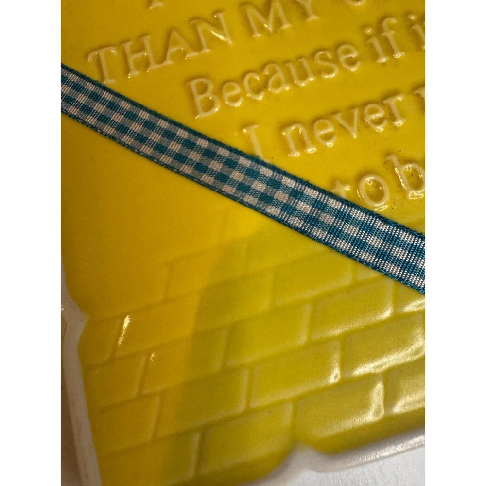 Hallmark Wizard of Oz Yellow‎ Brick Road Plaque – Dorothy Ribbon